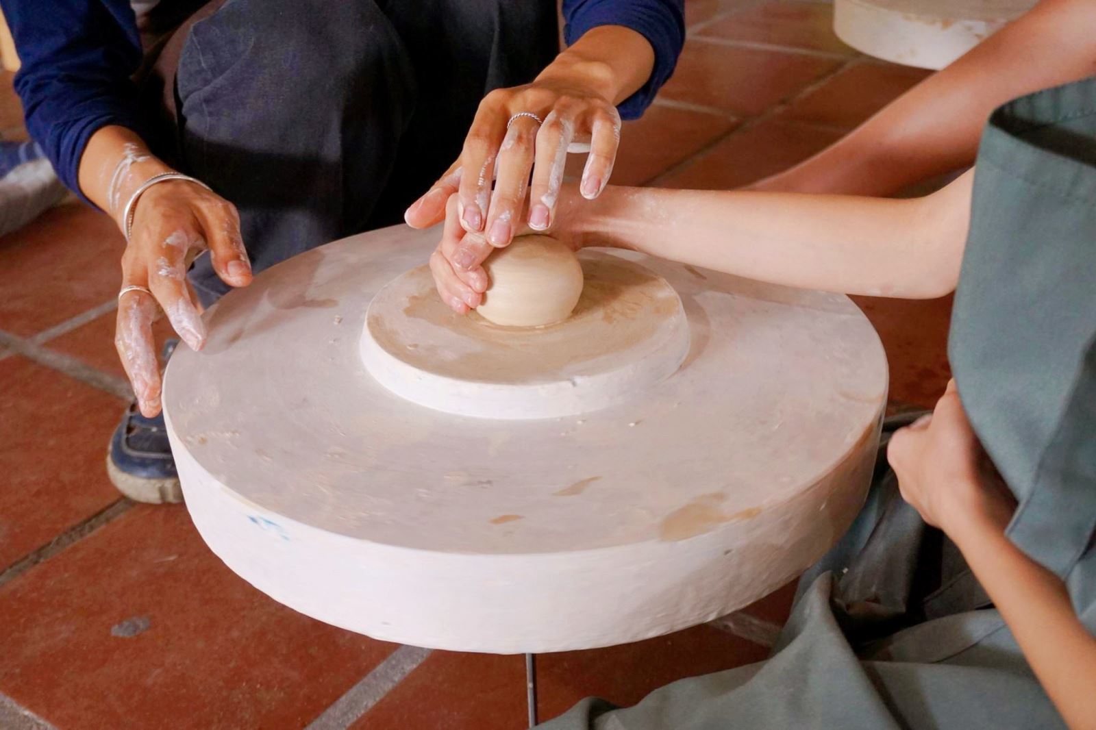 Trải nghiệm Làm Gốm tại Nhân Trí Dũng