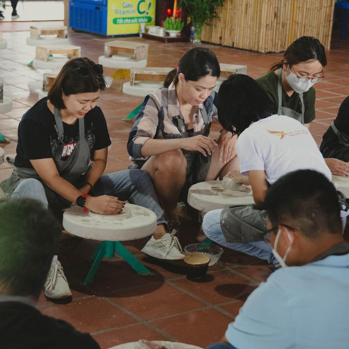 Trải nghiệm làm gốm Bát Tràng cho khách đoàn