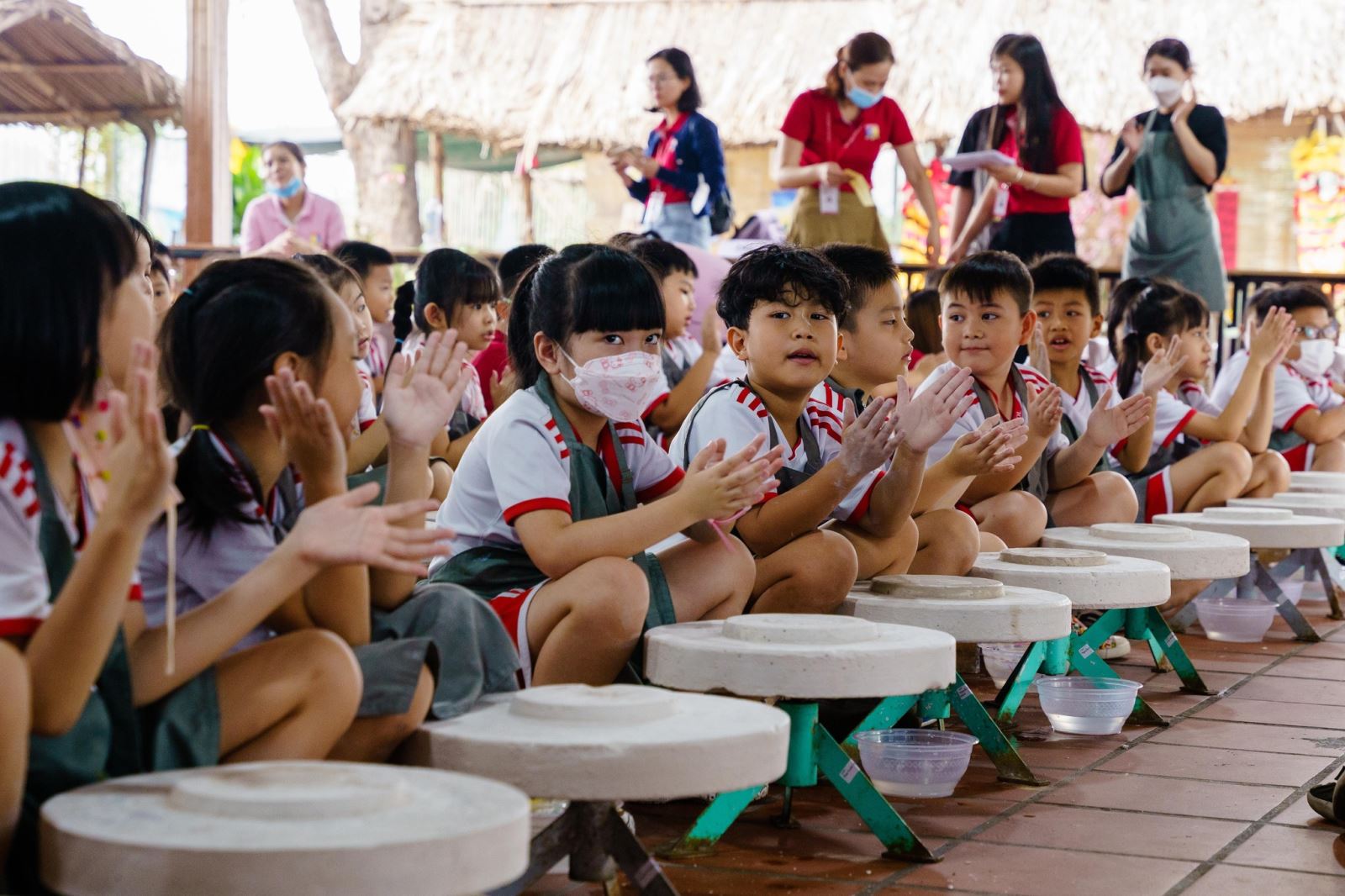 Các bé trường Royal trải nghiệm làm gốm tại Nhân Trí Dũng